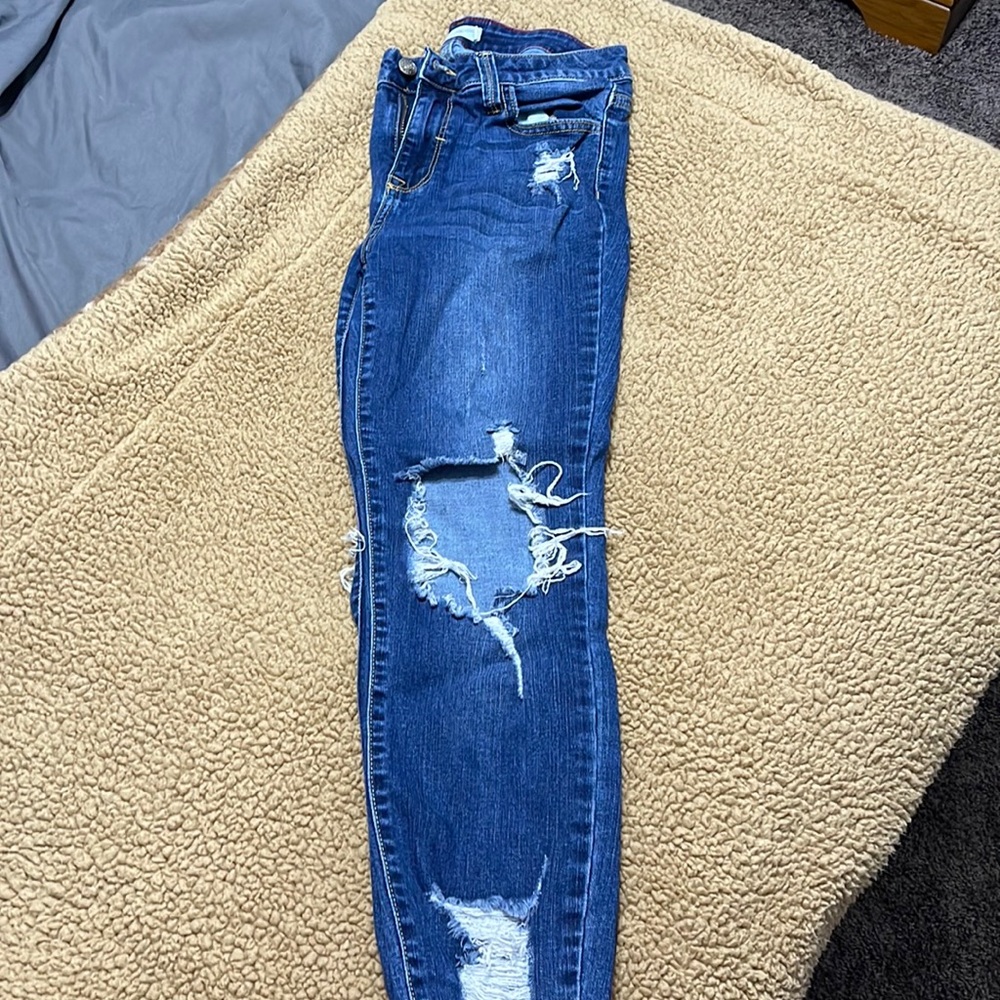 Cello Brand Jeans tag says Size 9 equivalent to Size 4
